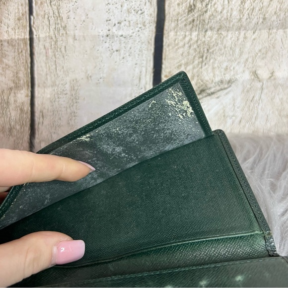 LOUIS VUITTON - taiga long wallet - Picture 8 of 11